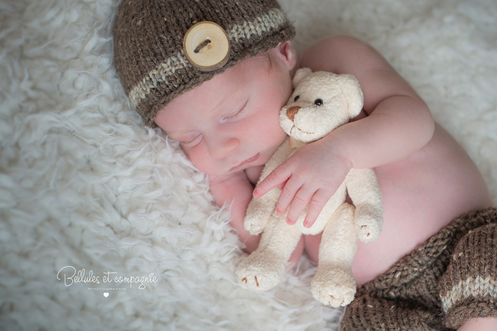 Des photos uniques et indémodables : le newborn posing par Bellules et cie à Cournon d'Auvergne près de Clermont-Ferrand