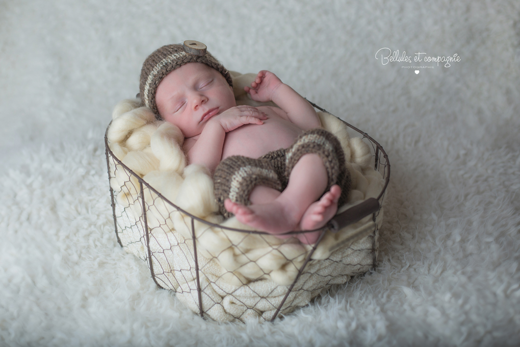 Mise en scène par Bellules et cie lors d'une séance newborn-posing près de Clermont-Ferrand