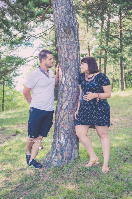 séance future maman en couple dans nature