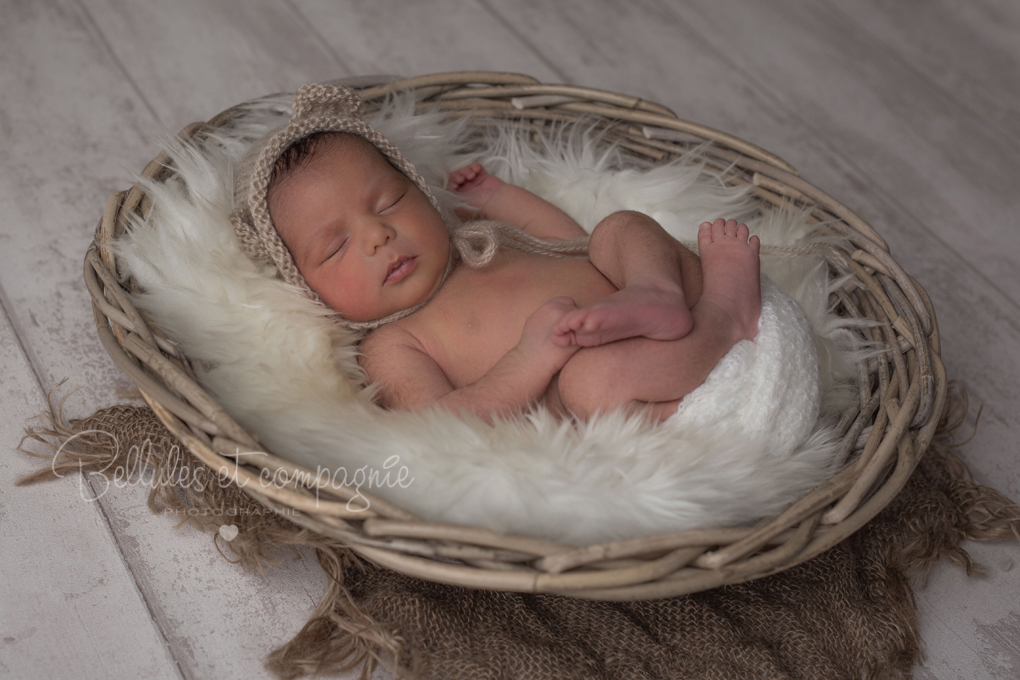 séance newborn posing selin panier bonnet ourson