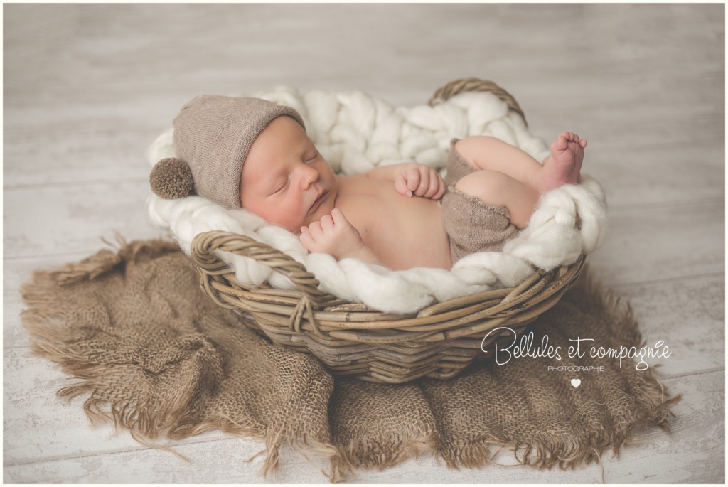 photographe nouveau-né naissance clermont ferrand Aubière Riom Beaumont Mirefleurs puy de dôme Auvergne 63
newborn posing séance shooting naturel