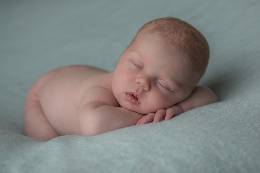 photographe nouveau-né à Clermont-Ferrand
séance newborn posing  cournon aubière aulnat lempdes
bellules et compagnie