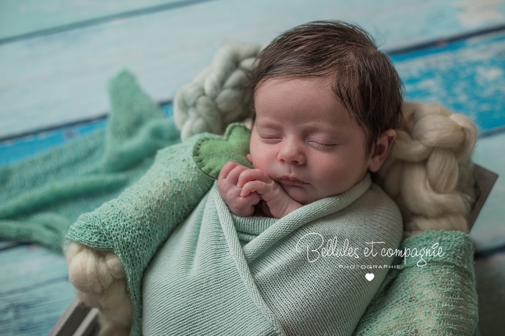 shooting newborn posing cournon d'auvergne