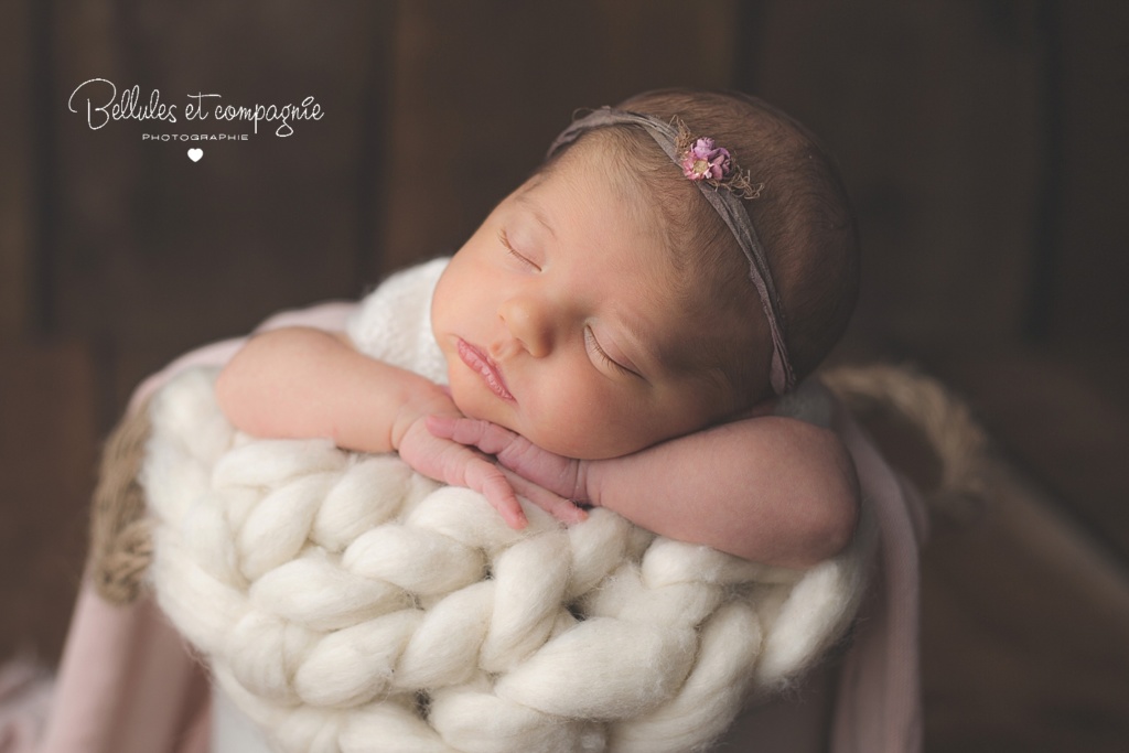 séance naissance 
séance newborn posing 
Bébé dans un seau photographe naissance clermont ferrand
bellulesetcompagnie