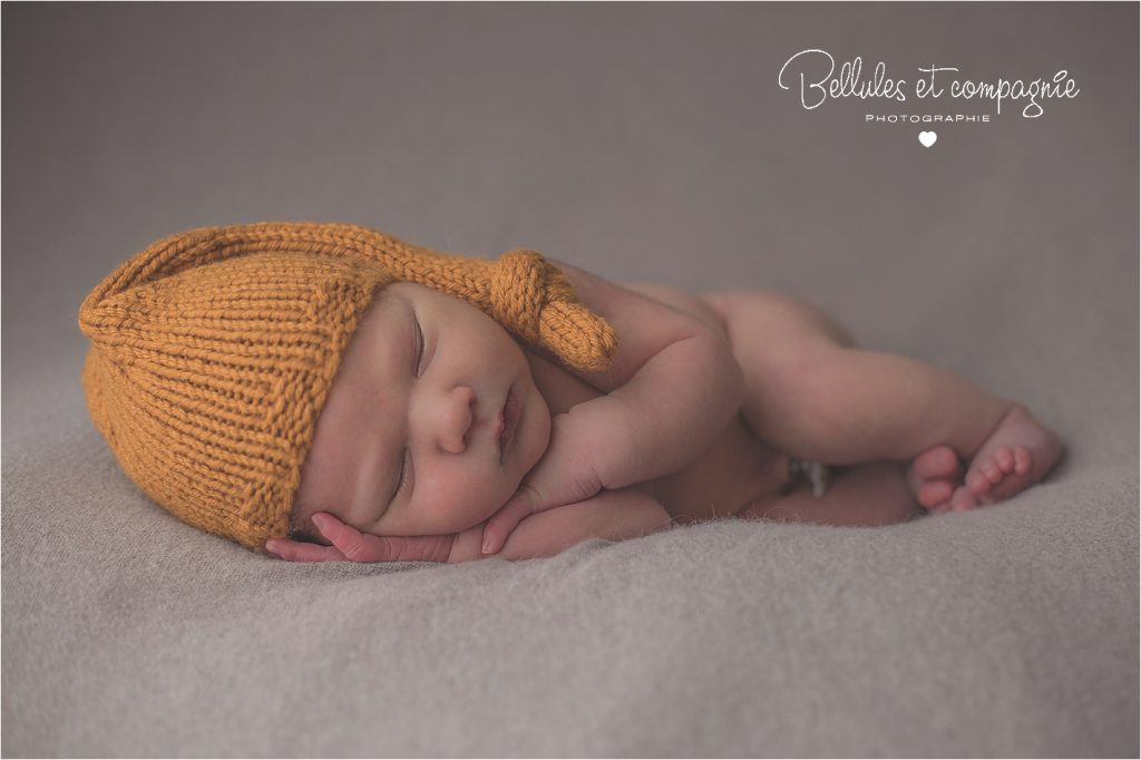 Bellules et compagnie photographe de nouveau-né à Clermont-Ferrand pendant une séance naissance